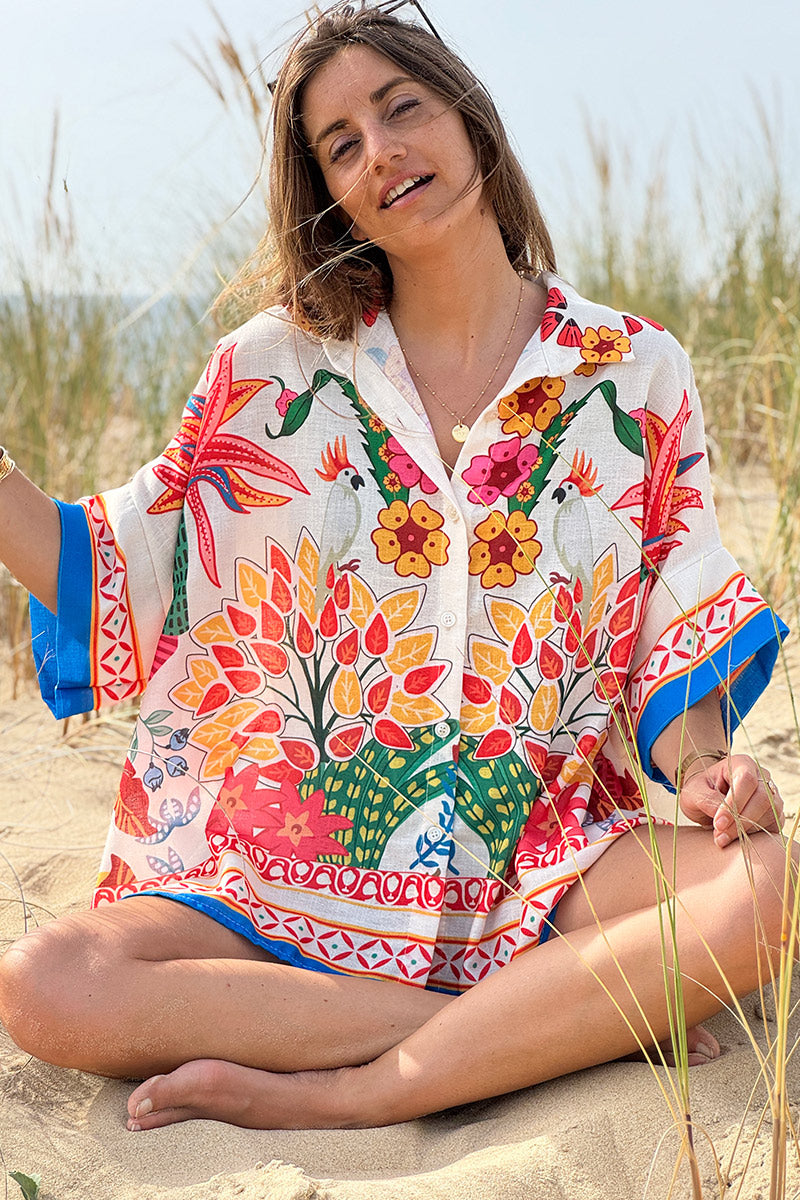Chemise large manches courtes écrue imprimé palmiers et perroquets colorés