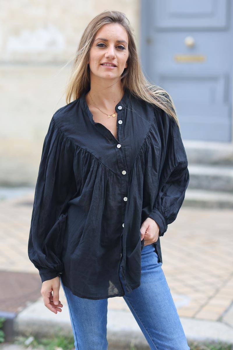 Chemise large noir en coton boutons nacres col v H311 (1)