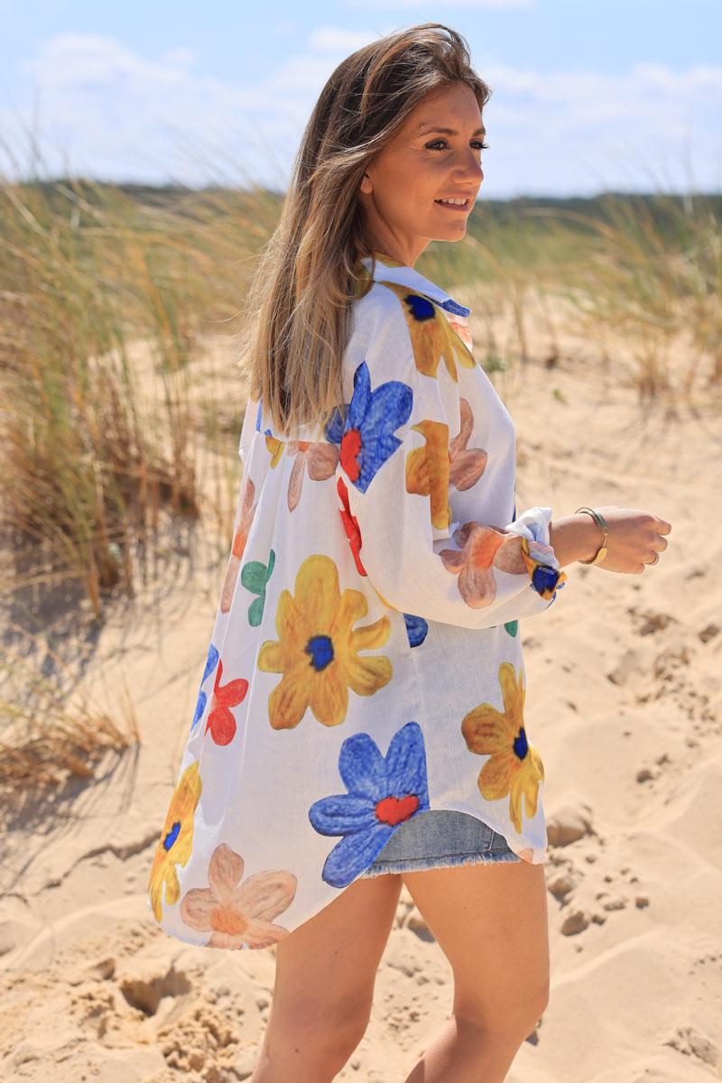 Chemise légère blanche grosse fleurs imprimées colorées
