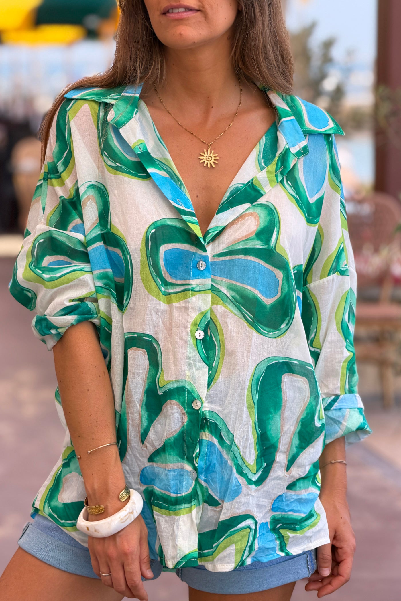 Chemise légère en coton imprimé fleurs seventies vertes