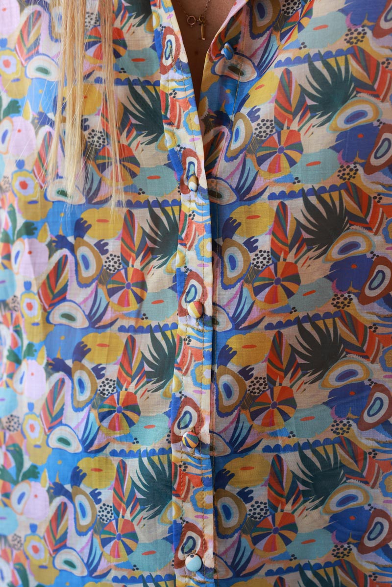 Camisa ligera con estampado festivo abstracto colorido