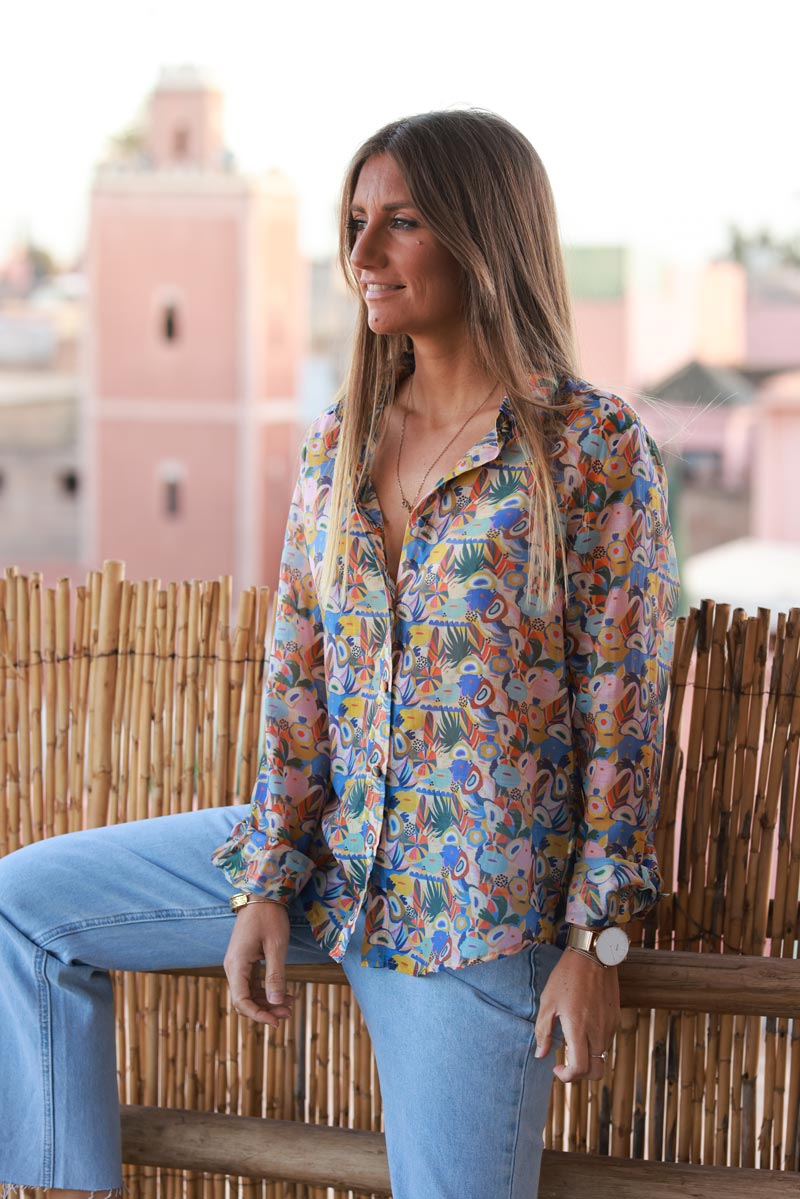 Camisa ligera con estampado festivo abstracto colorido