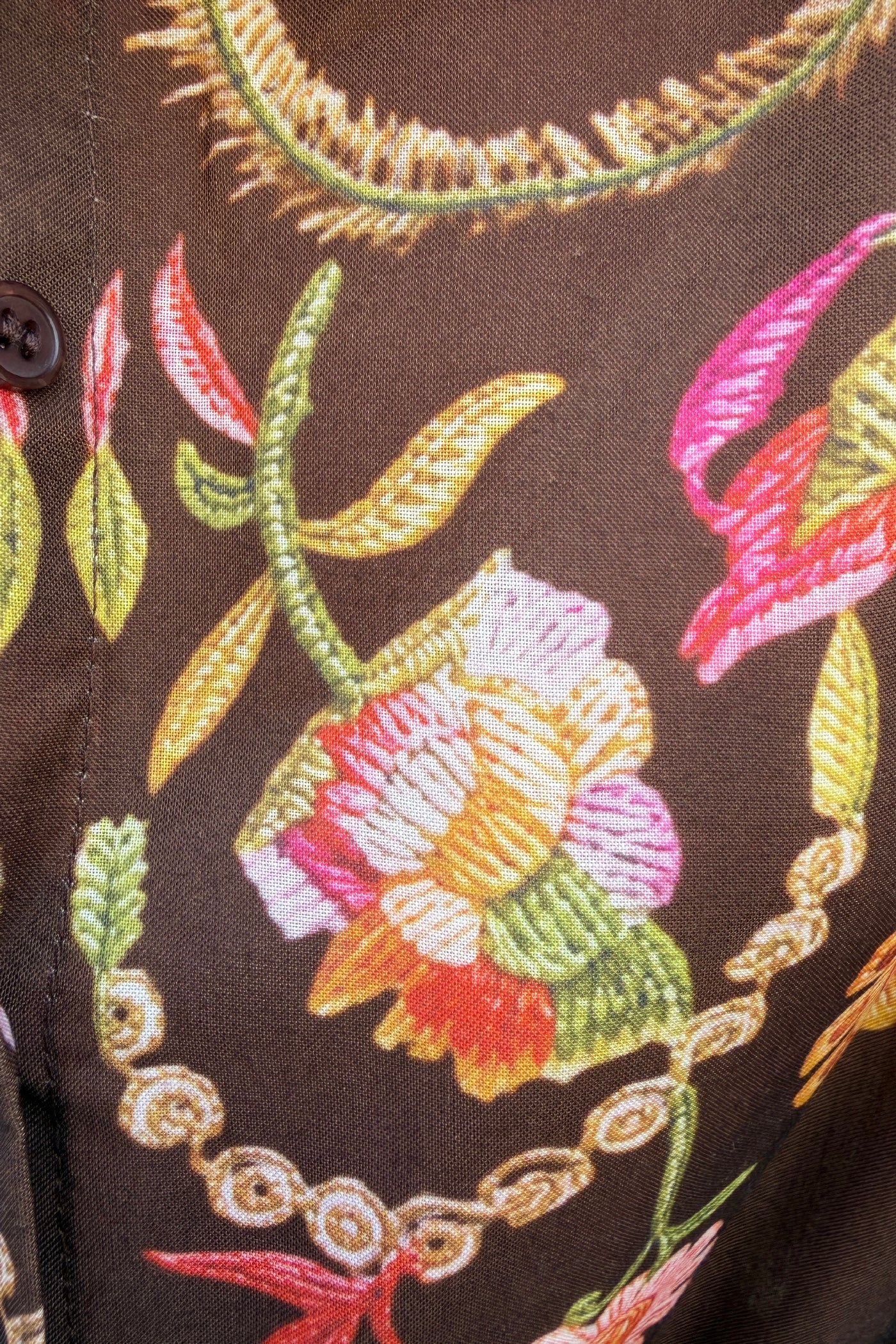 Chemise marron imprimé effet broderie fleurs colorées