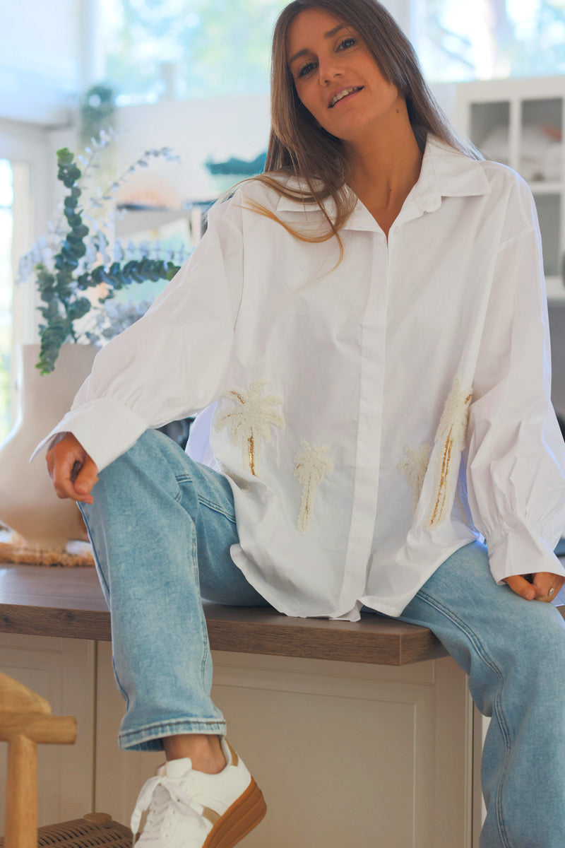 Camisa oversize de algodón blanco con bordado de palmeras en rizo y lentejuelas