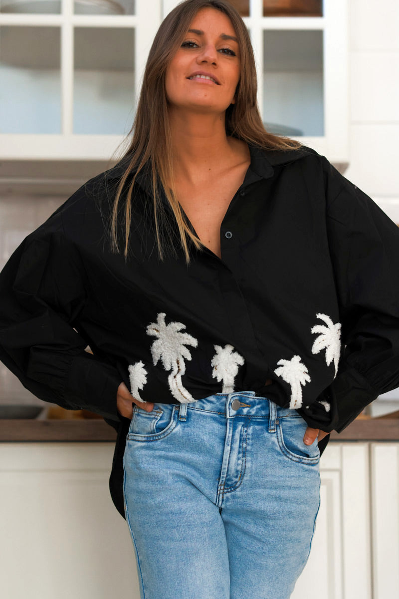 Camisa oversize negra de algodón con bordado de palmeras en rizo y lentejuelas