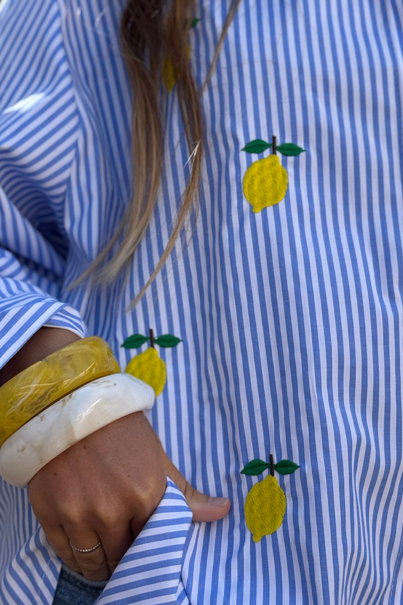 Chemise rayée bleu broderie citrons