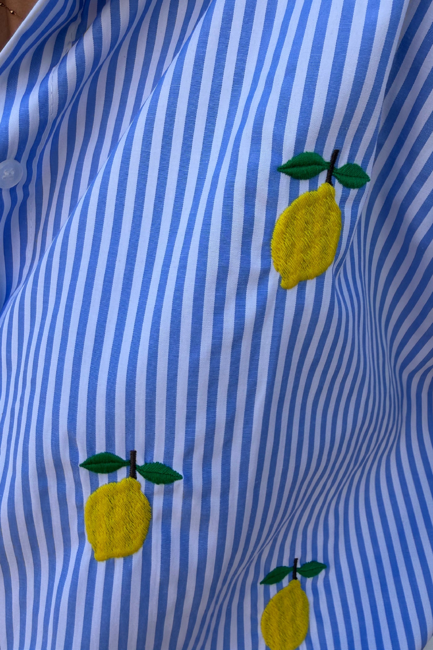 Chemise rayée bleu broderie citrons