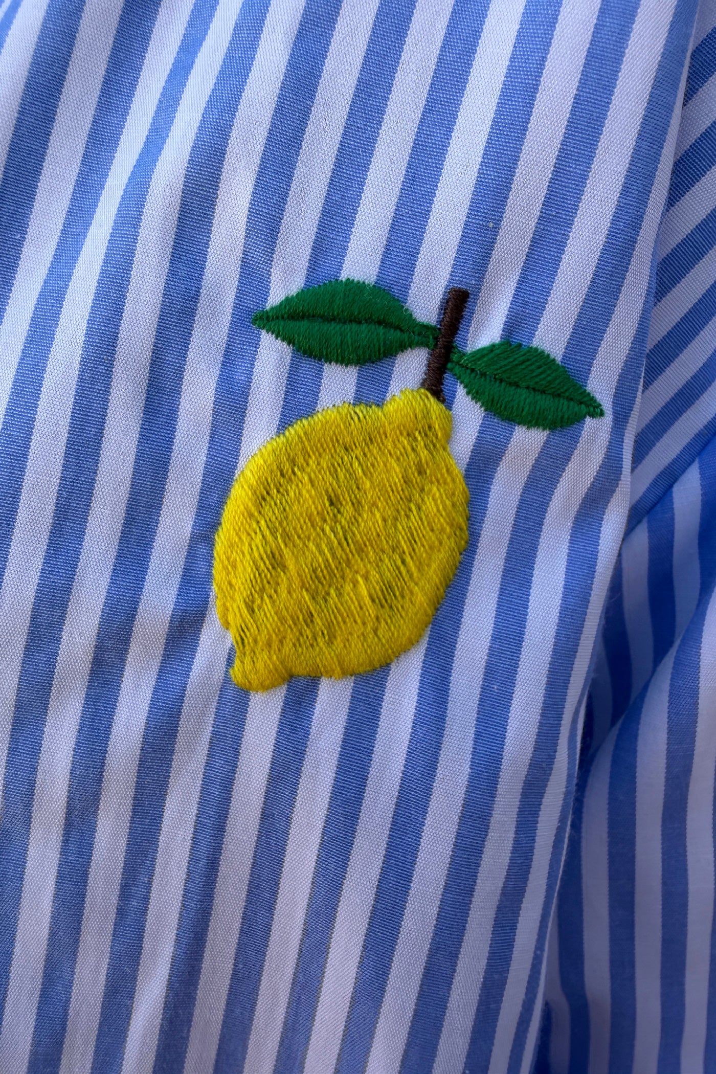 Chemise rayée bleu broderie citrons