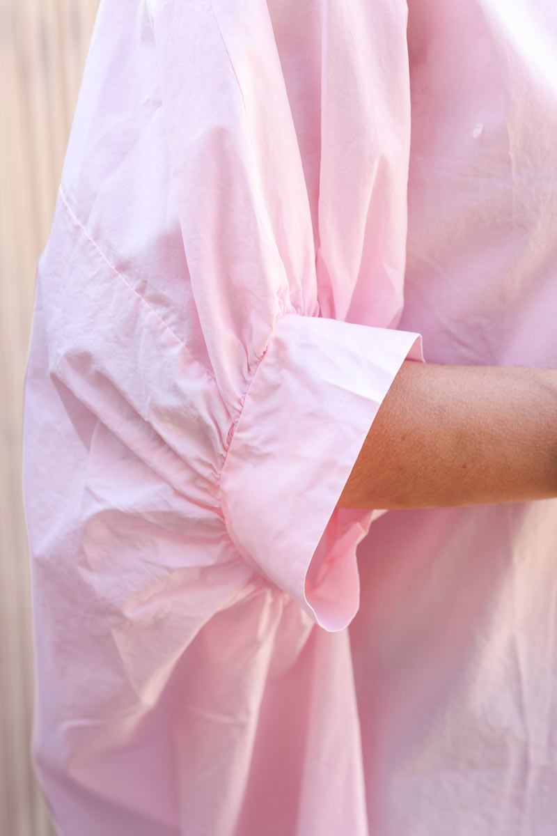 Chemise rose large en coton petites manches chauve souris