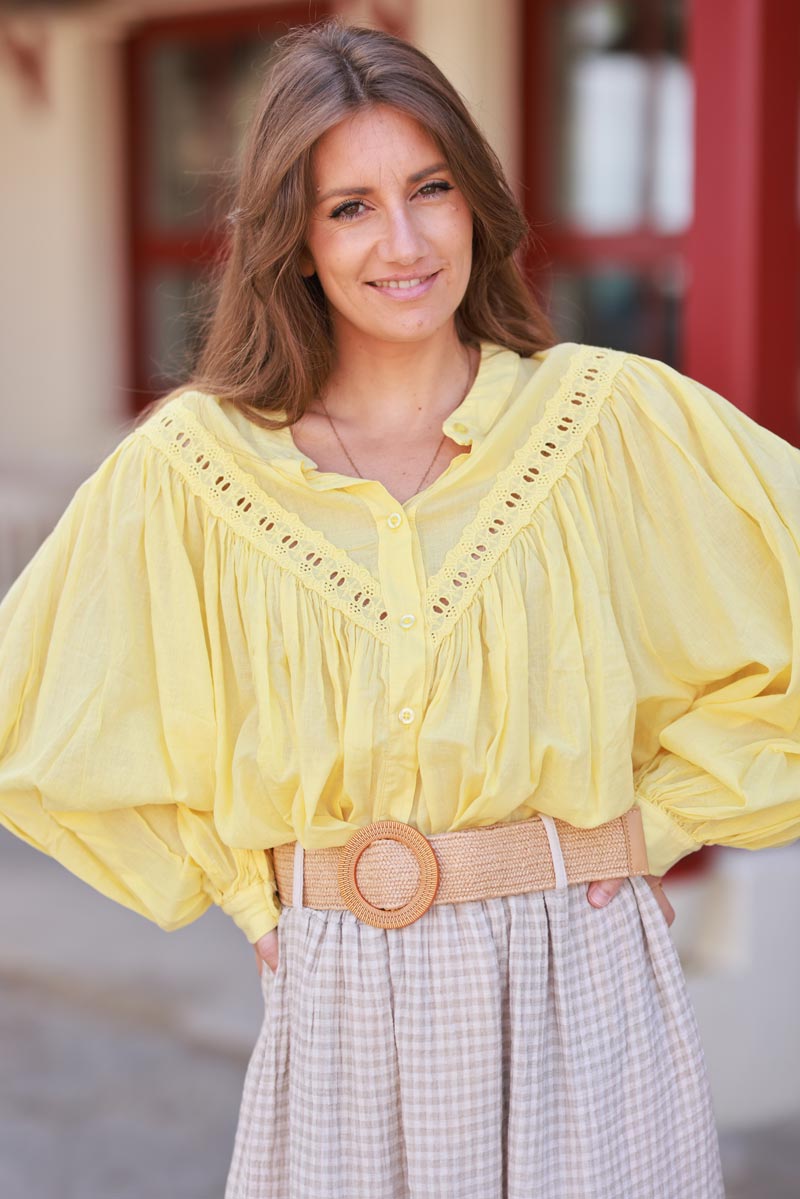 Chemise tunique jaune en voile de coton détail broderie