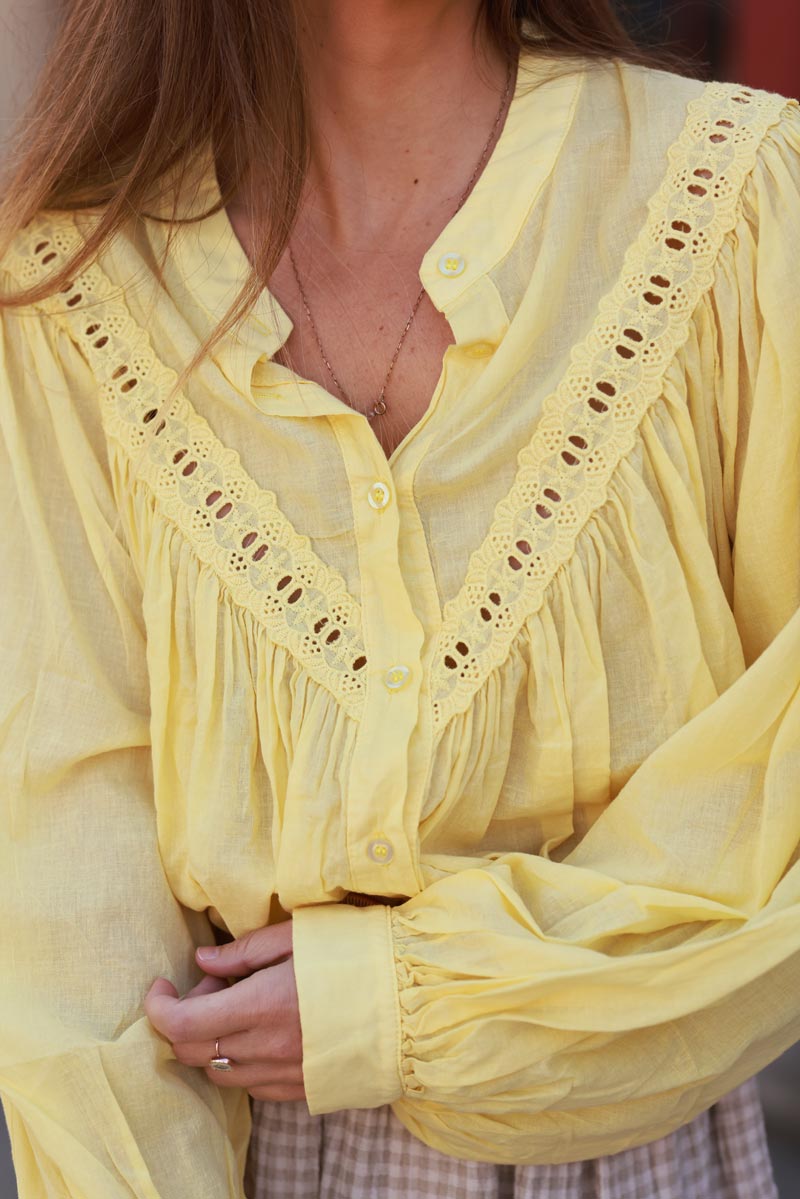 Camisa túnica de voile de algodón amarillo con detalle de bordado