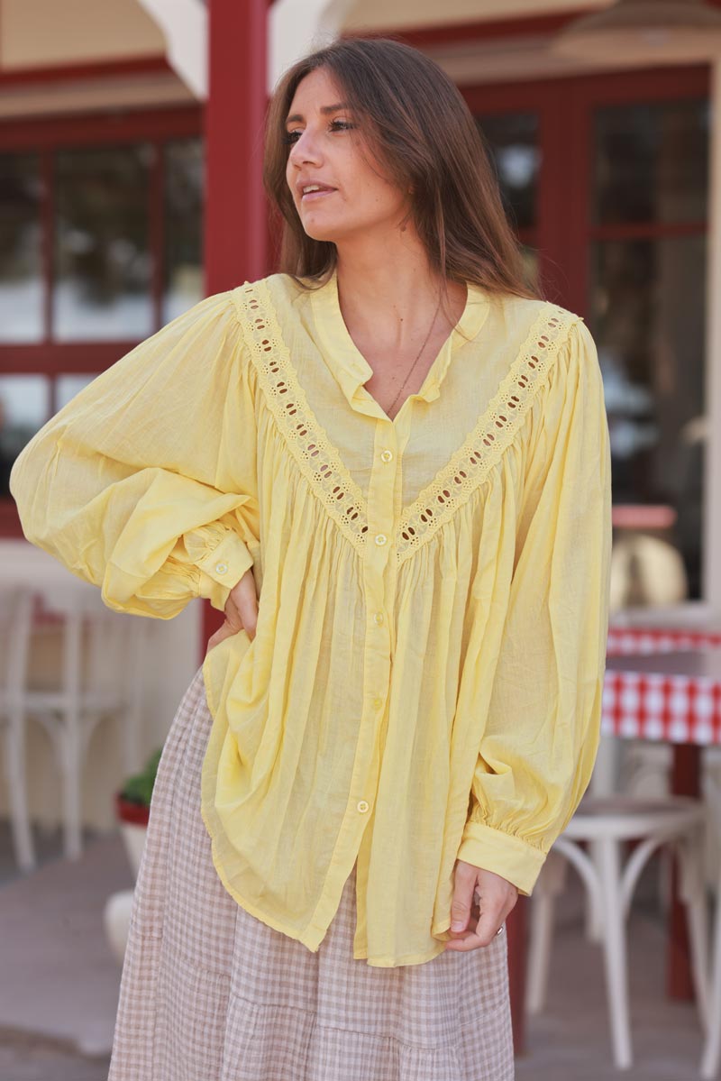 Camisa túnica de voile de algodón amarillo con detalle de bordado