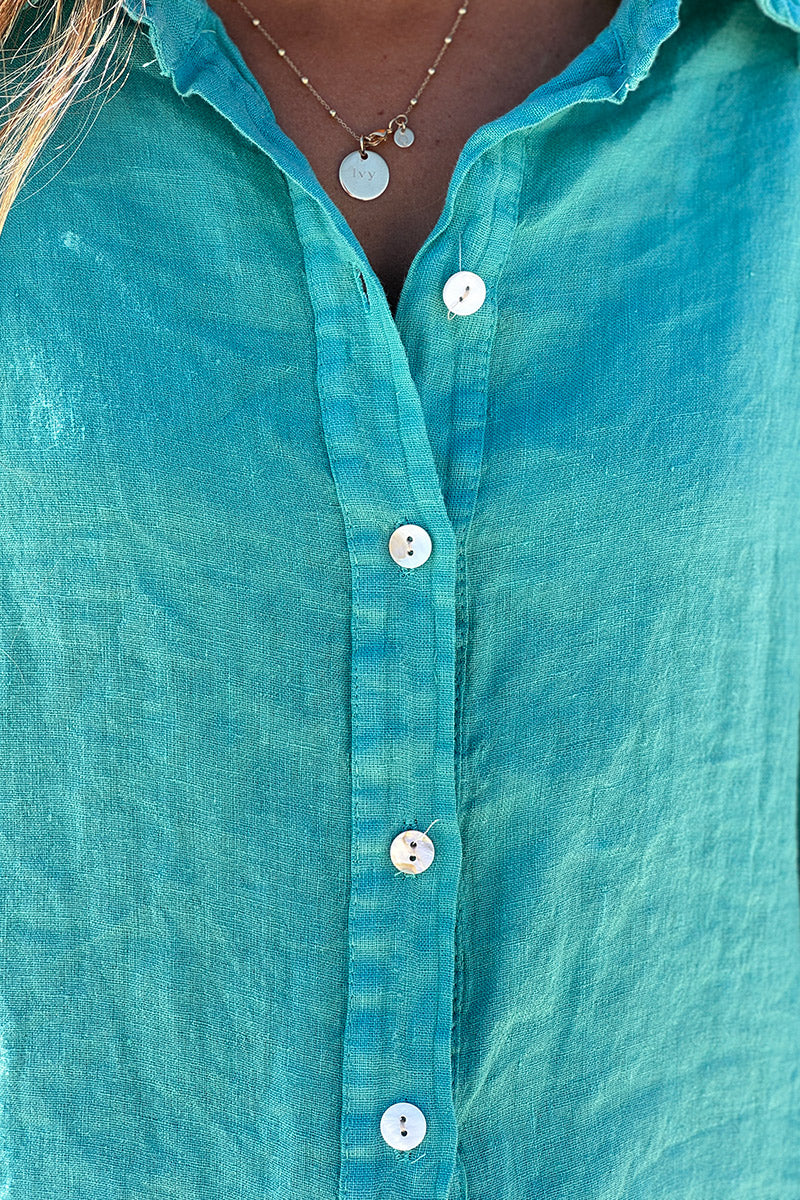 Chemise turquoise en lin boutons nacres
