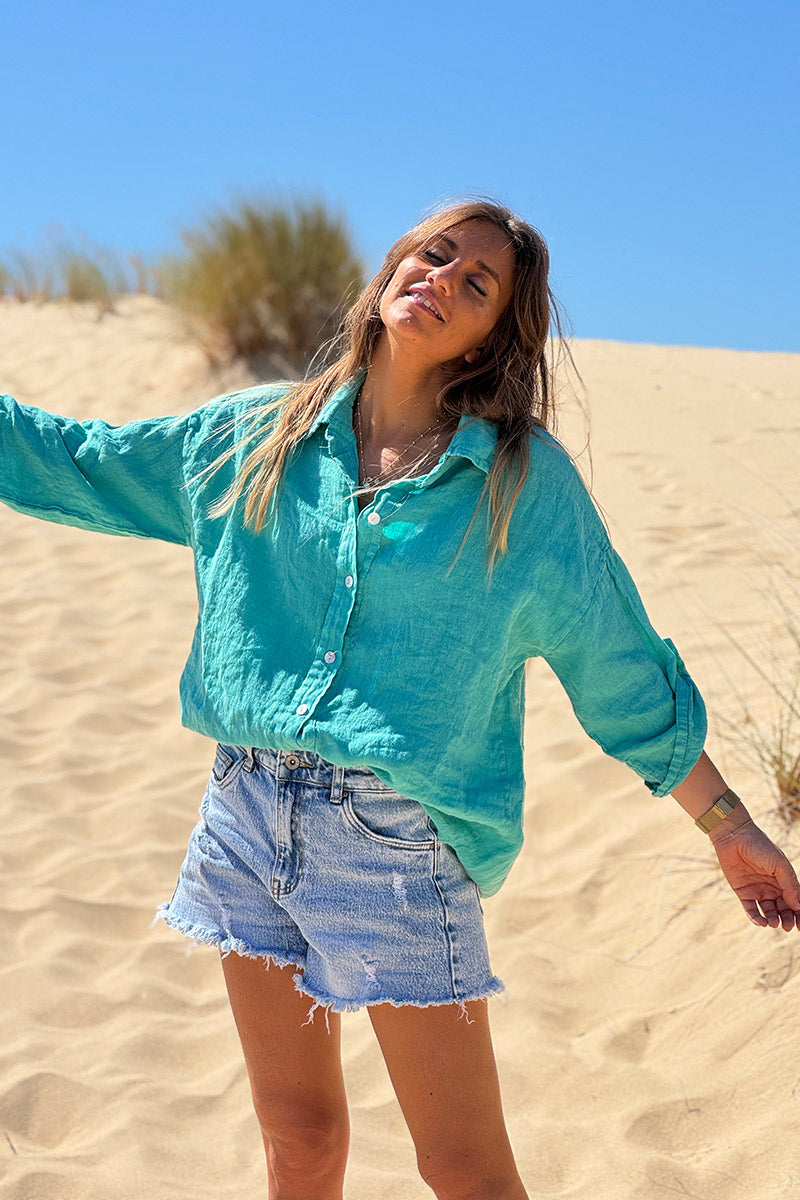 Chemise turquoise en lin boutons nacres