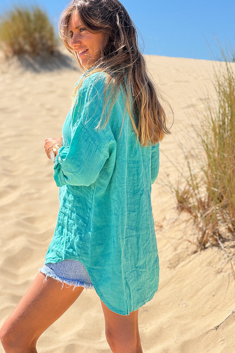 Chemise turquoise en lin boutons nacres