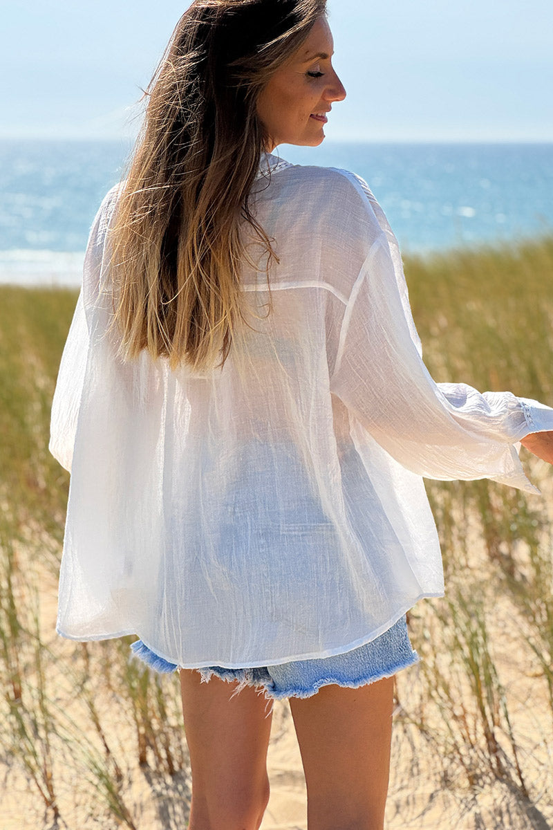 Chemisier blanc cassé à boutons détails plissés et broderie