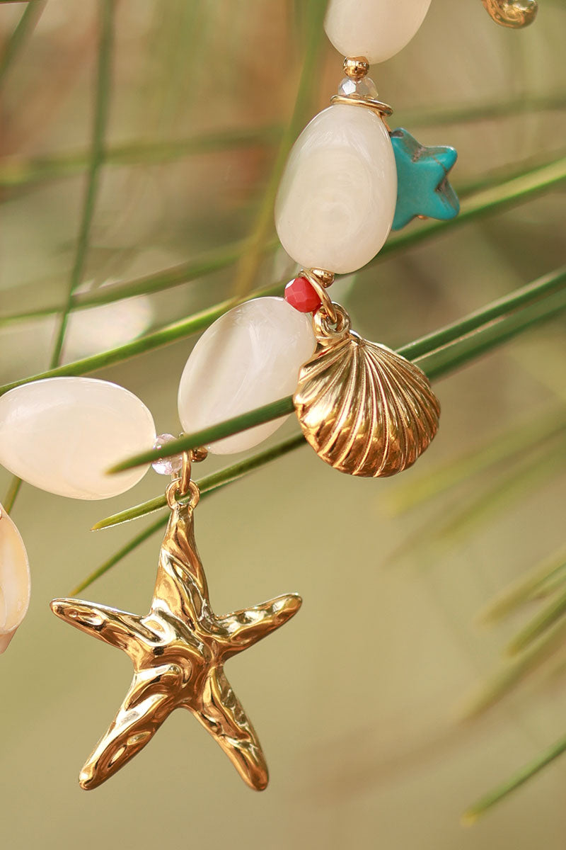 Collier en perles résines blanches style pierres breloques étoiles coquillages