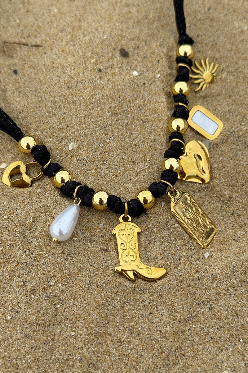 Collier ruban noir et pendentifs dores botte cowboy santiag soleil cœur