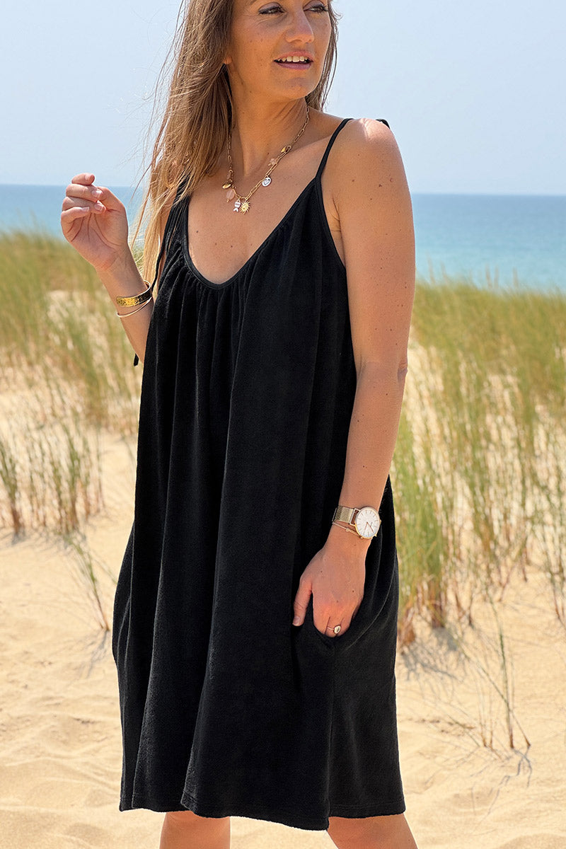 Combi short loose noir en éponge à bretelles