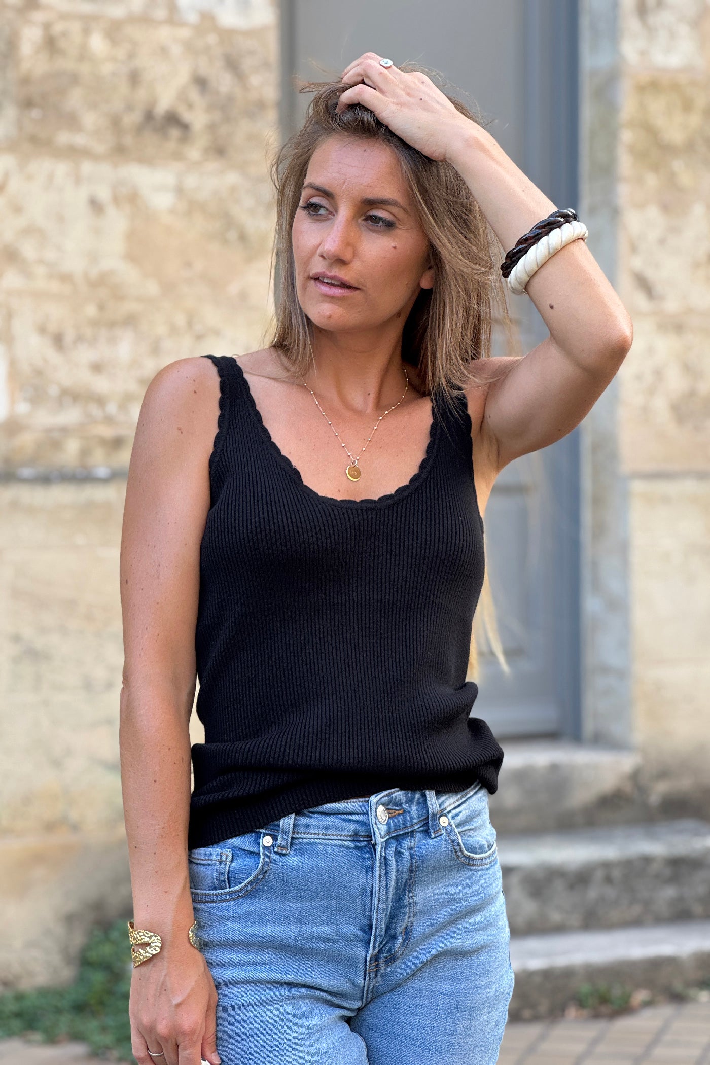 Débardeur noir tout doux petite maille côtelée col détail vagues