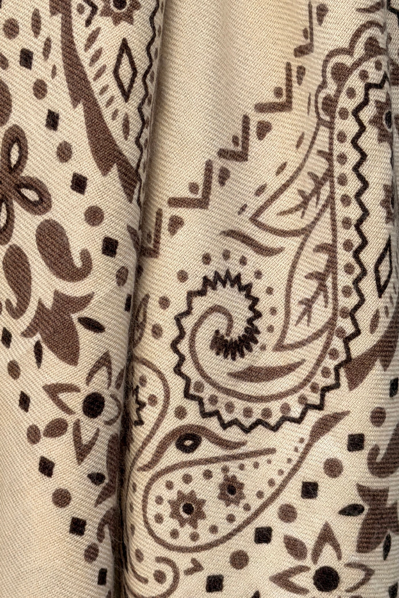 Écharpe beige douce imprimé bandana à finitions franges