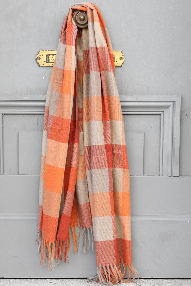 Echarpe douce avec franges imprime carreaux orange rouge accessoire mode femme look G095