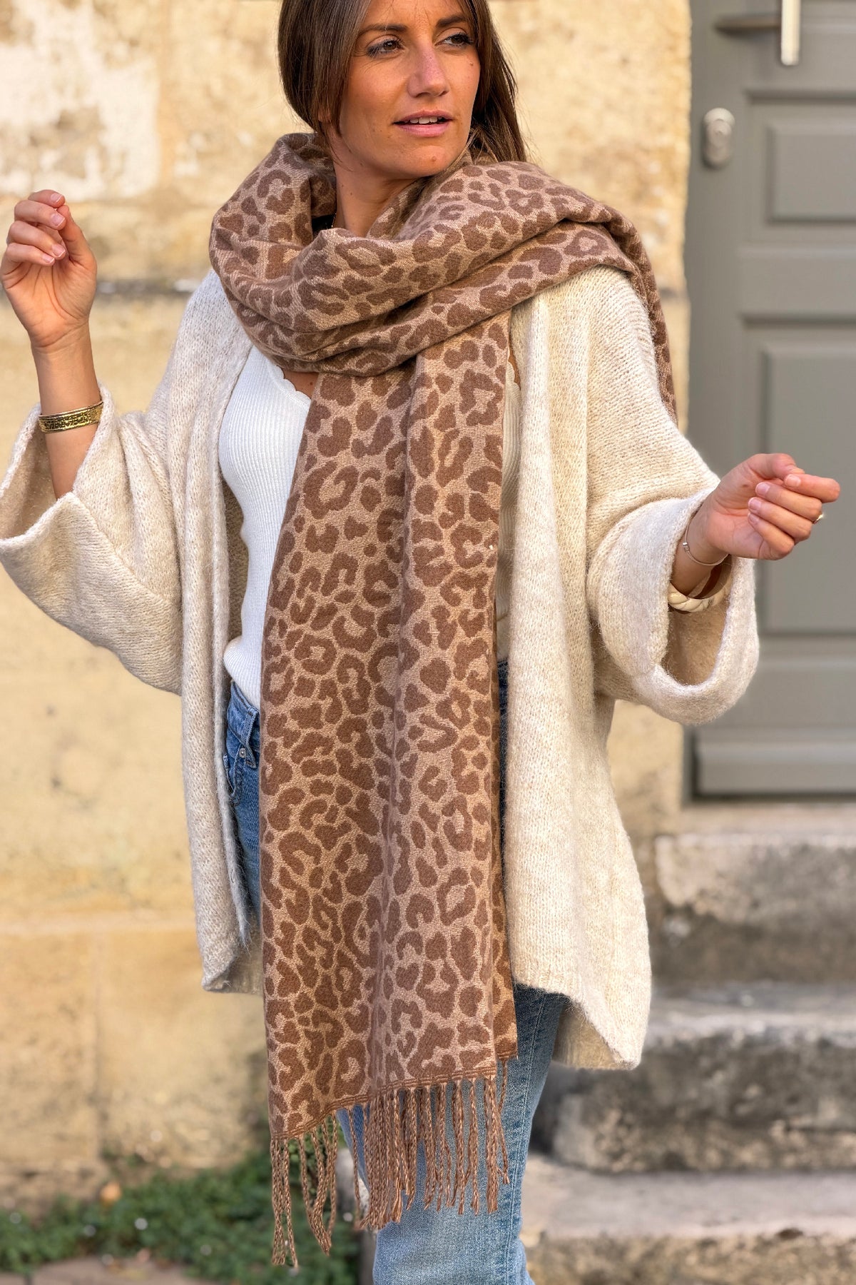Echarpe douce avec franges motifs léopard beige et camel