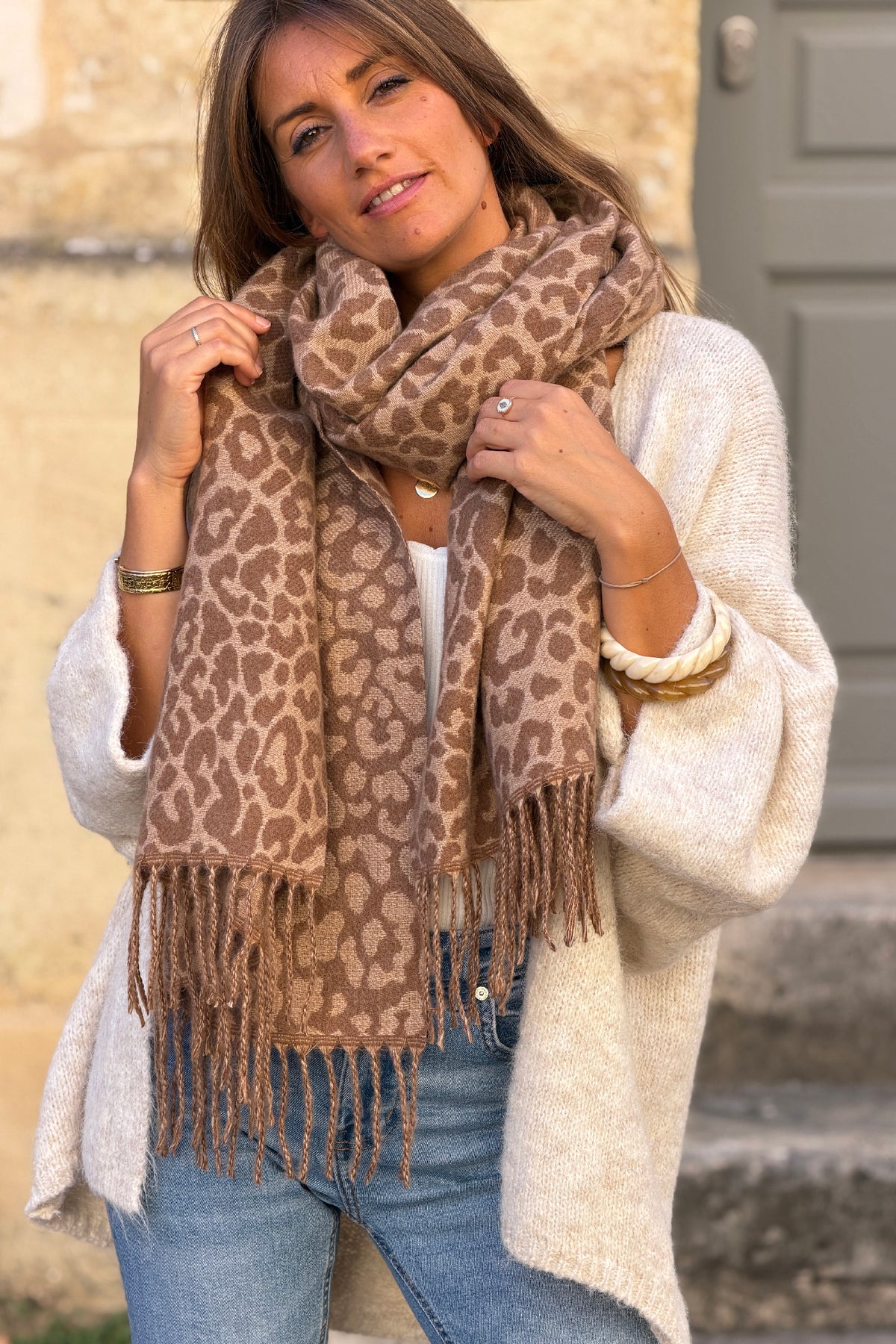 Echarpe douce avec franges motifs léopard beige et camel