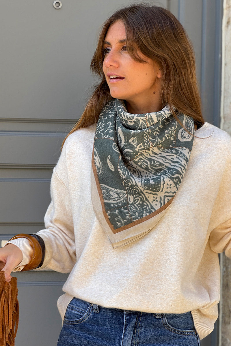 Foulard carré vert sauge imprimé cachemire paisley style bandana