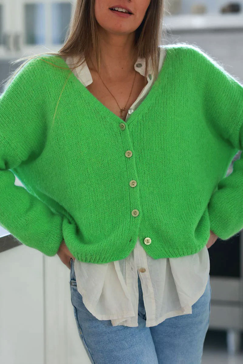 Gilet uni vert en maille petits boutons nacrés