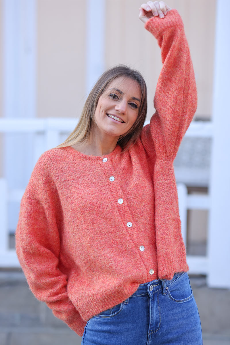 Acogedor cárdigan de punto de color naranja sangre con cuello redondo y botones de perlas