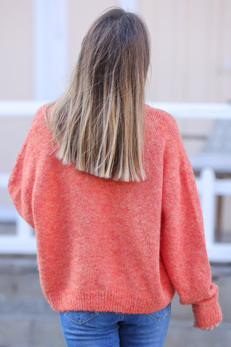 Acogedor cárdigan de punto de color naranja sangre con cuello redondo y botones de perlas