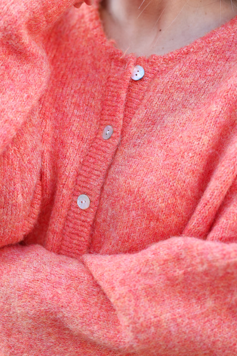 Acogedor cárdigan de punto de color naranja sangre con cuello redondo y botones de perlas