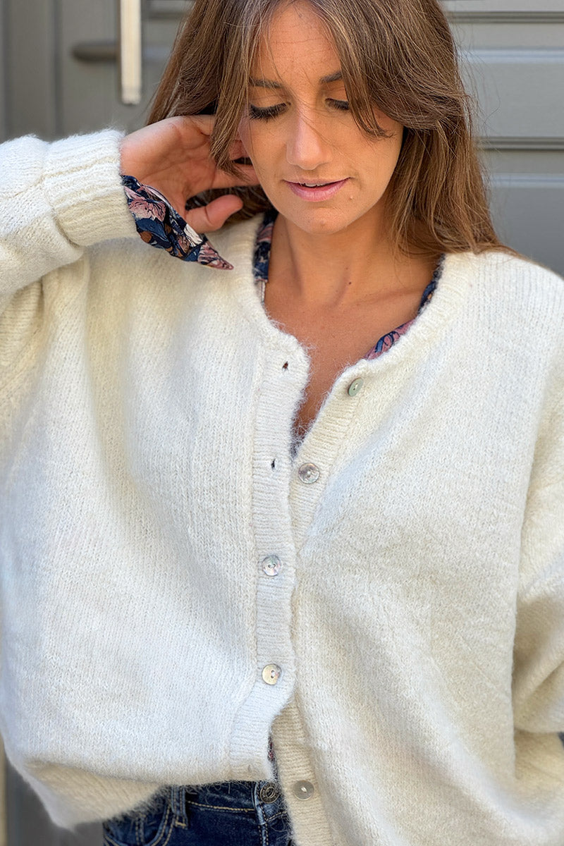 Super soft round neck cardigan ecru with mother of pearl buttons