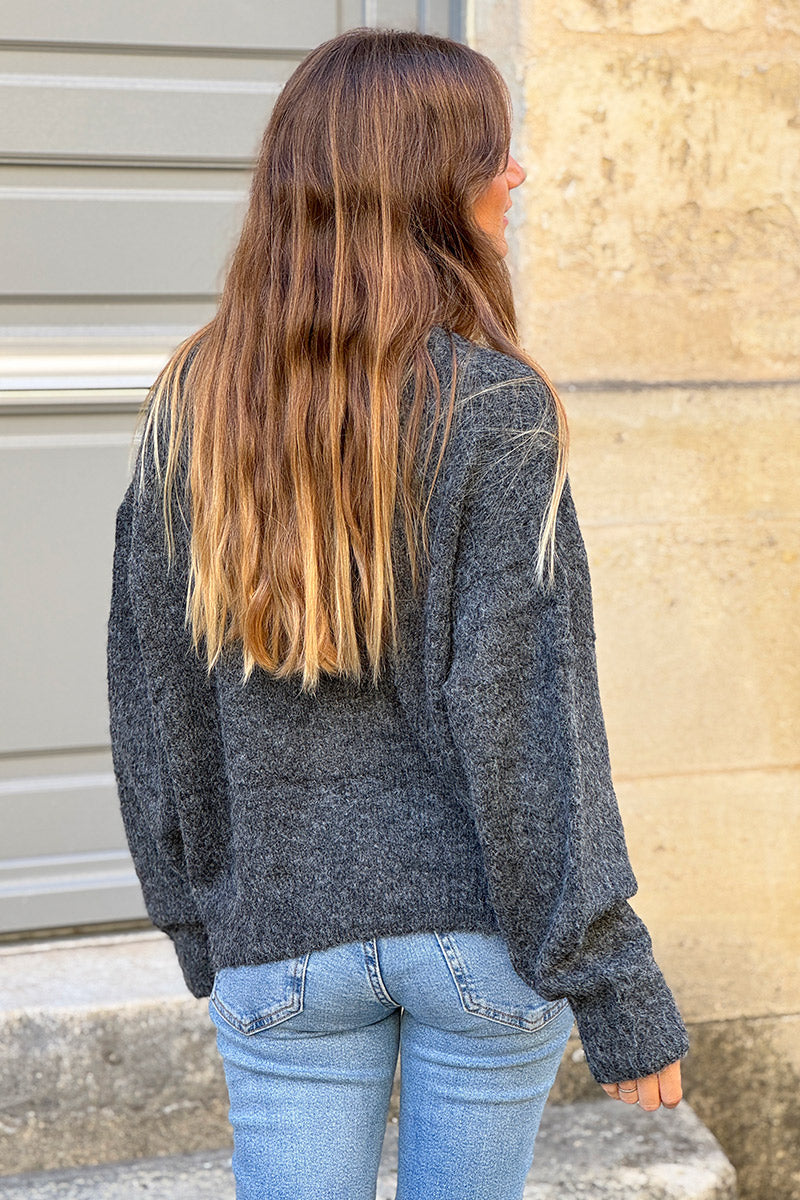 Gilet douillet gris foncé chiné en maille col rond boutons nacrés