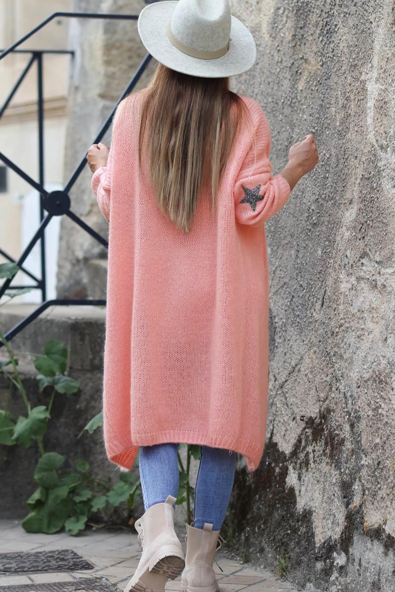 Gilet long droit rose saumon grosses mailles étoile strass manches