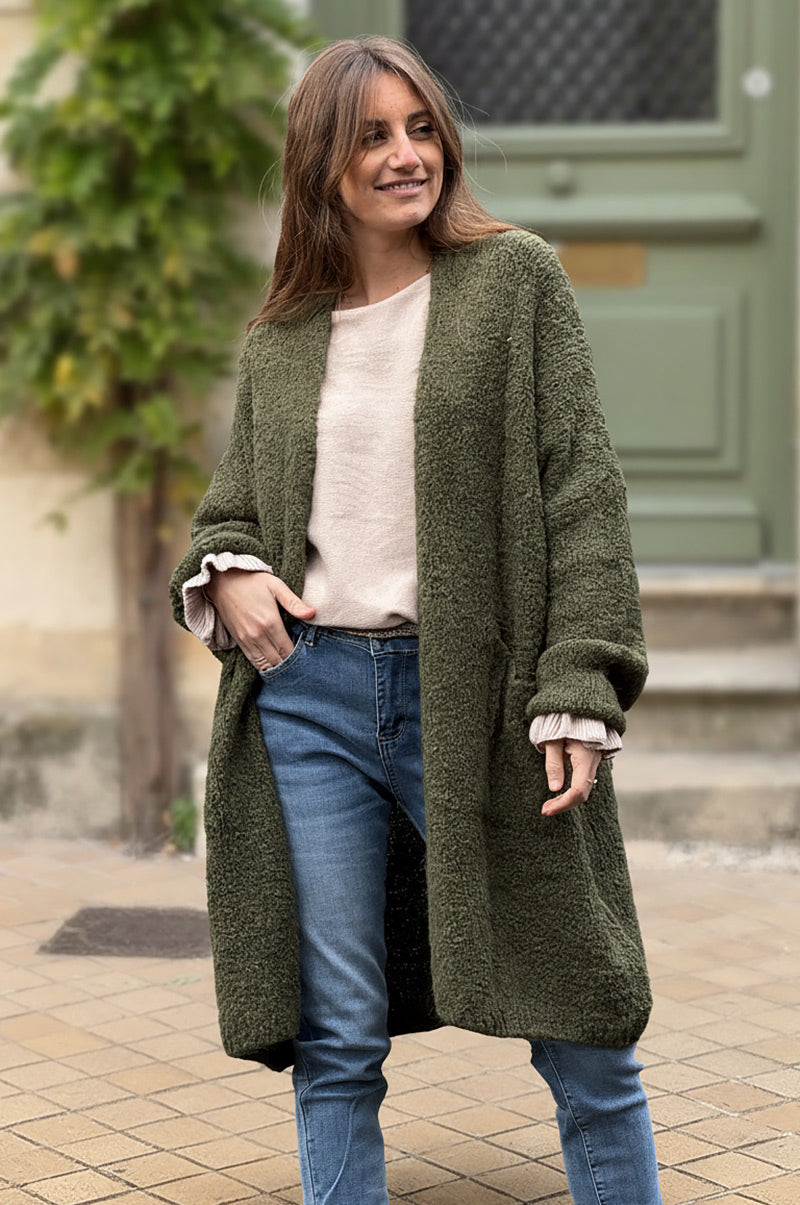 Gilet loose kaki en maille bouclettes grandes poches et col enveloppant