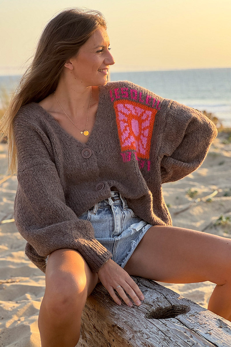 Gilet marron en grosse maille avec gros boutons le Soleil manches bouffantes