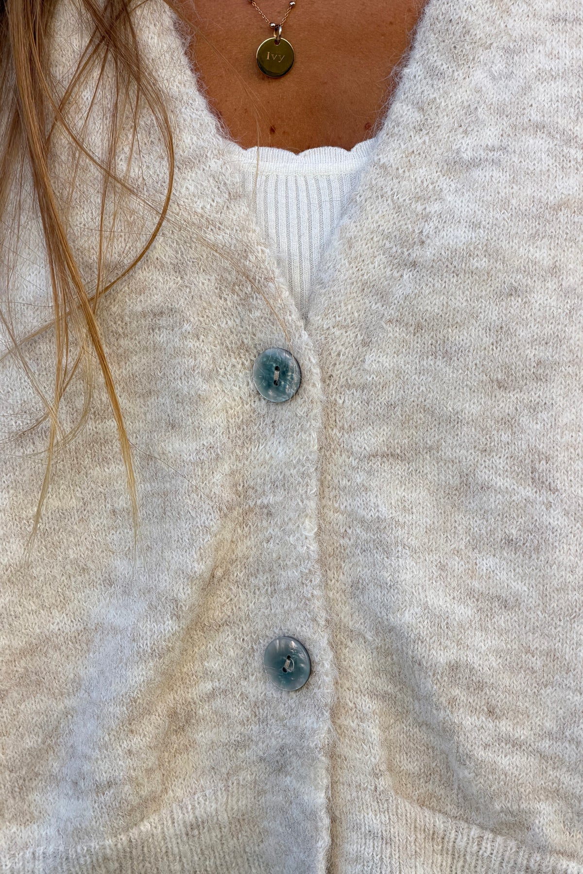 Gilet sans manches beige coupe loose en maille chinée boutons nacrés