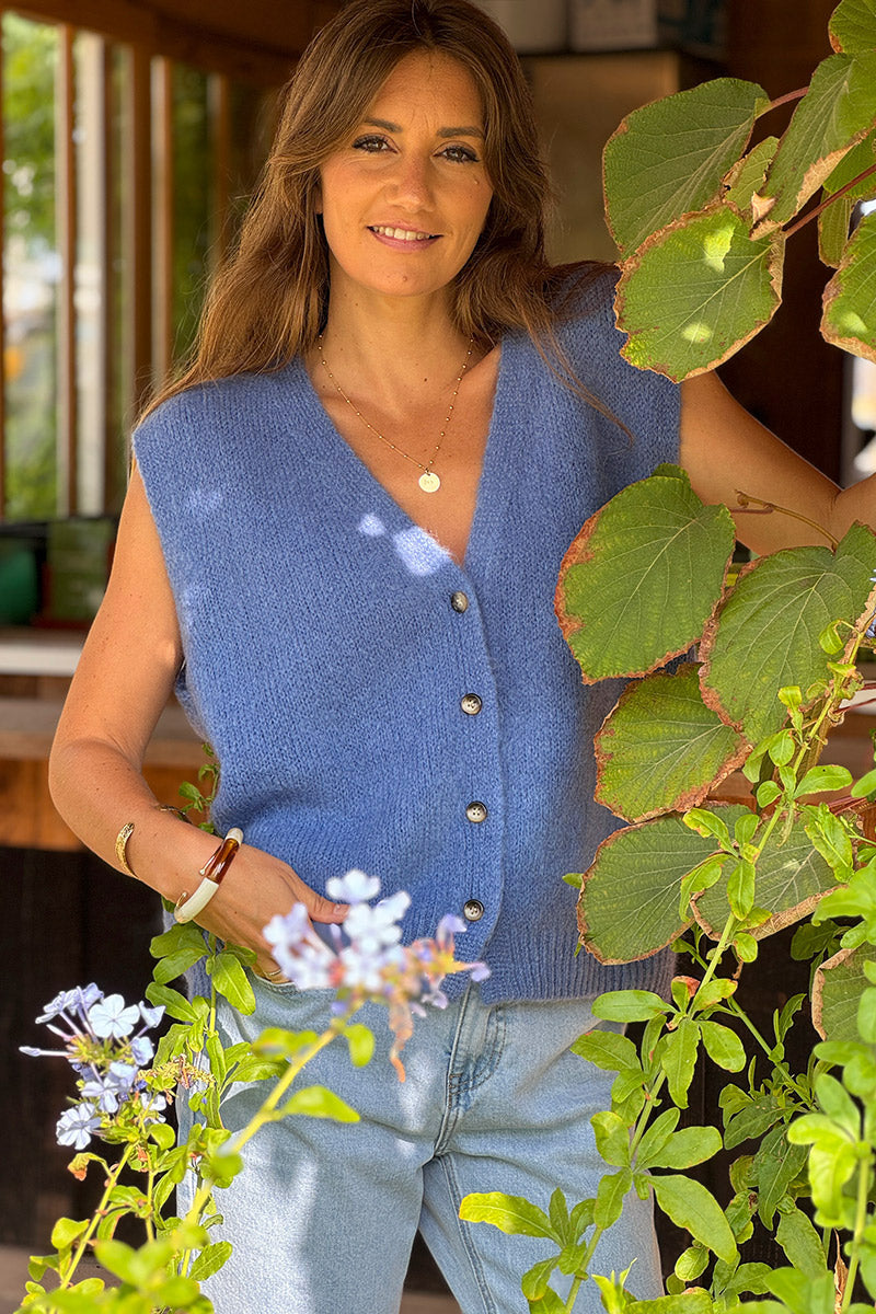 Gilet sans manches bleu jean en maille moelleuse kid mohair boutons ecaille