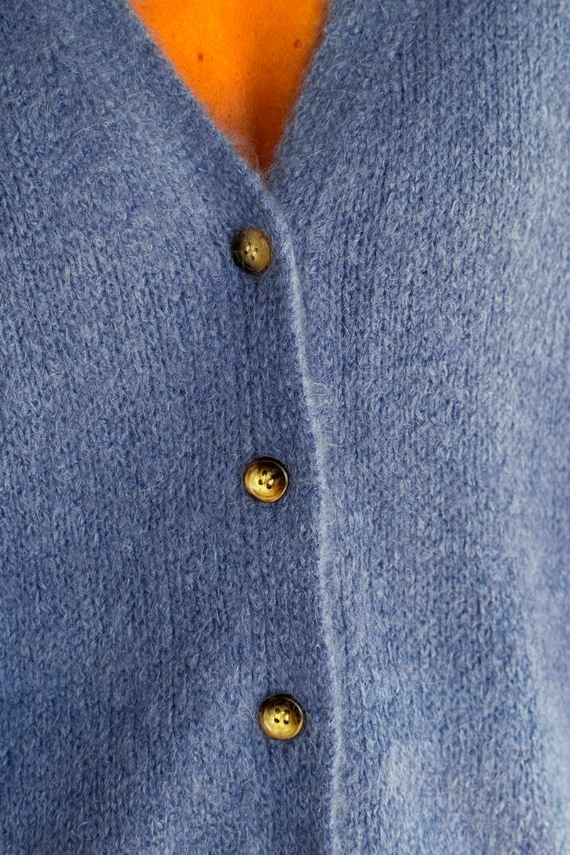 Gilet sans manches bleu jean en maille moelleuse kid mohair boutons ecaille