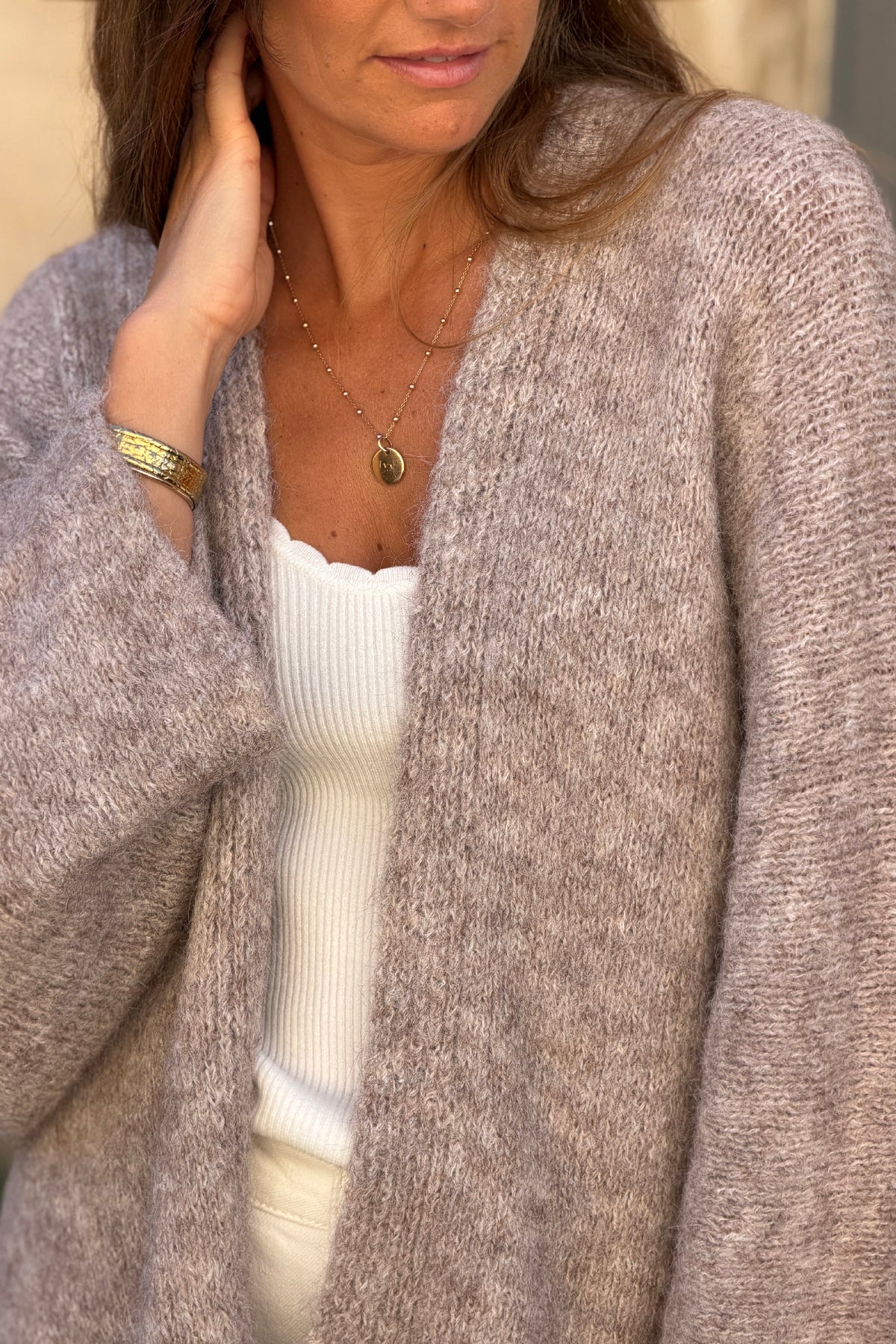 Gilet taupe chiné en maille coupe loose manches chauve-souris trois-quarts
