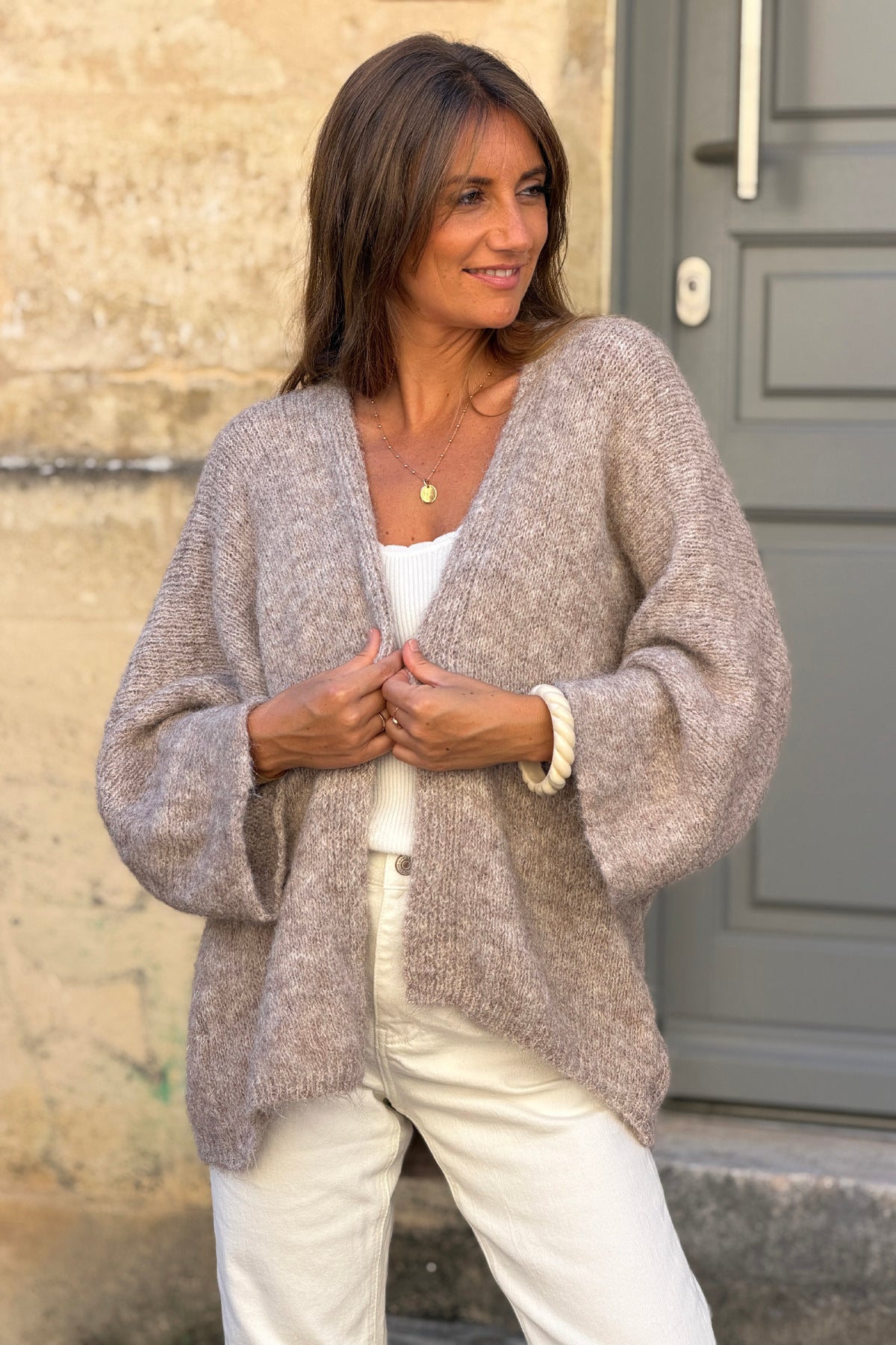 Gilet taupe chiné en maille coupe loose manches chauve-souris trois-quarts