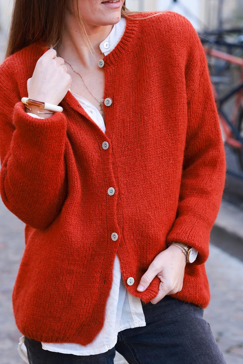 Gilet terracotta en maille mohair boutons nacrés