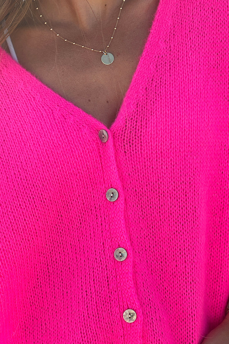 Gilet uni fuchsia fluo en maille fine avec petits boutons nacrés
