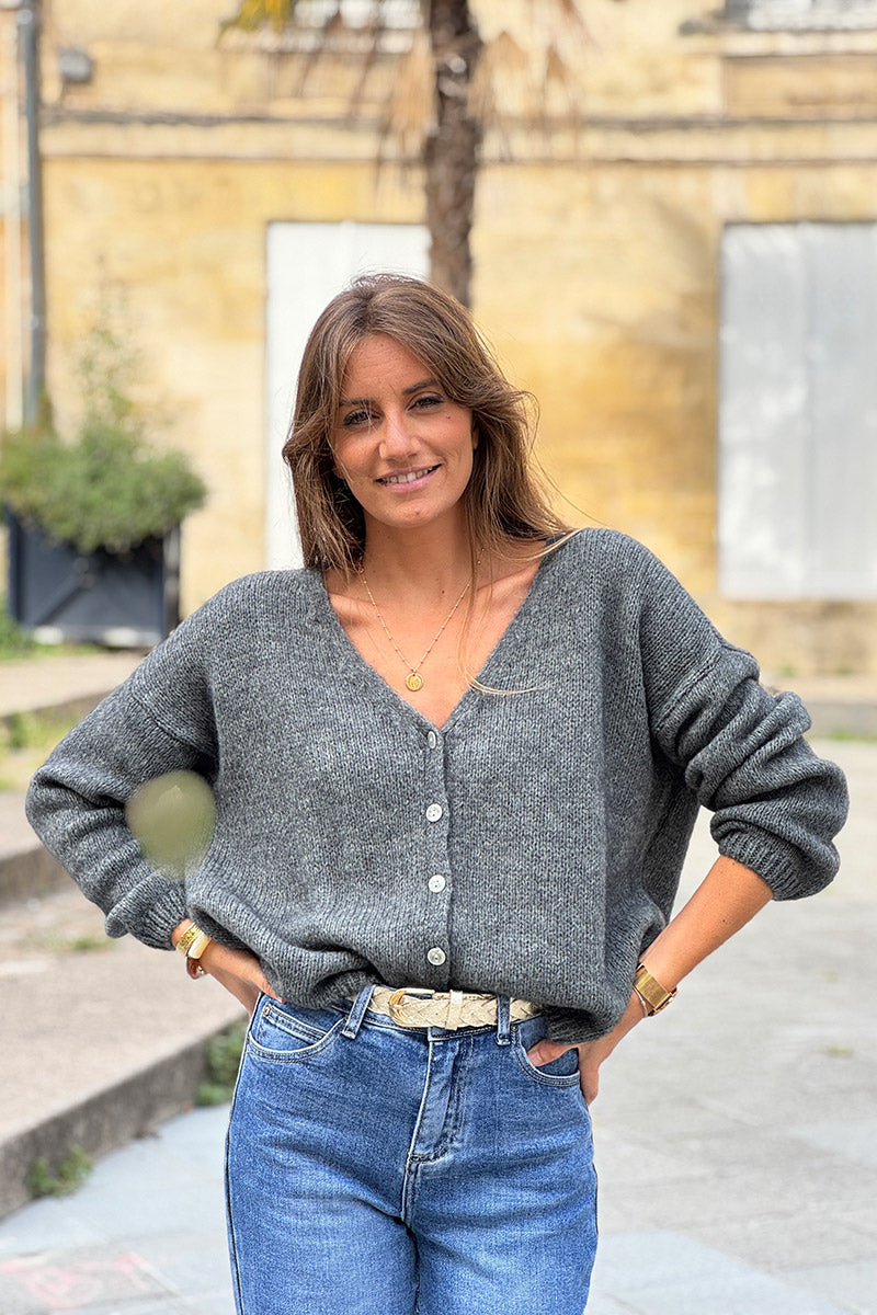 Gilet uni gris anthracite chiné en maille petits boutons nacrés