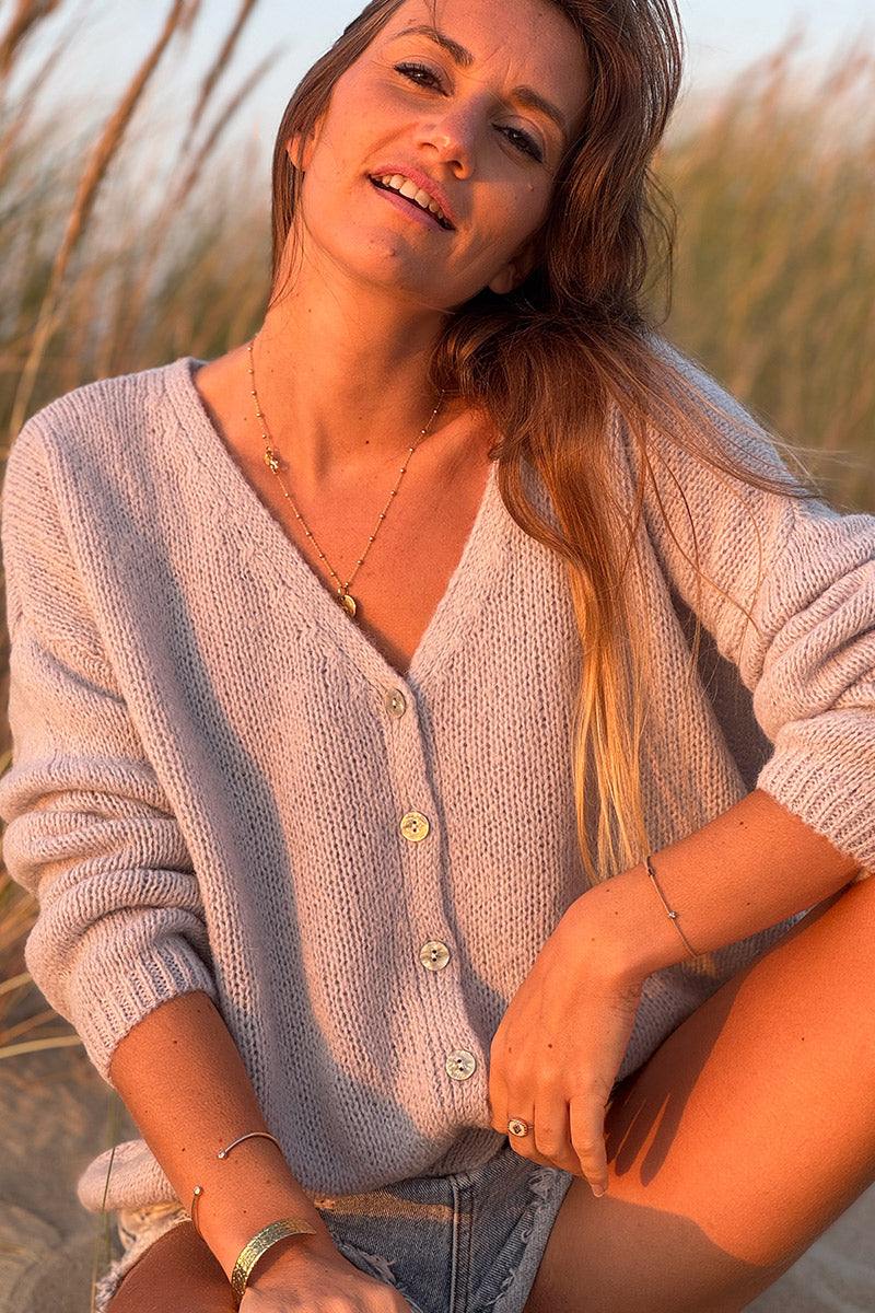 Gilet uni gris clair en maille petits boutons nacrés