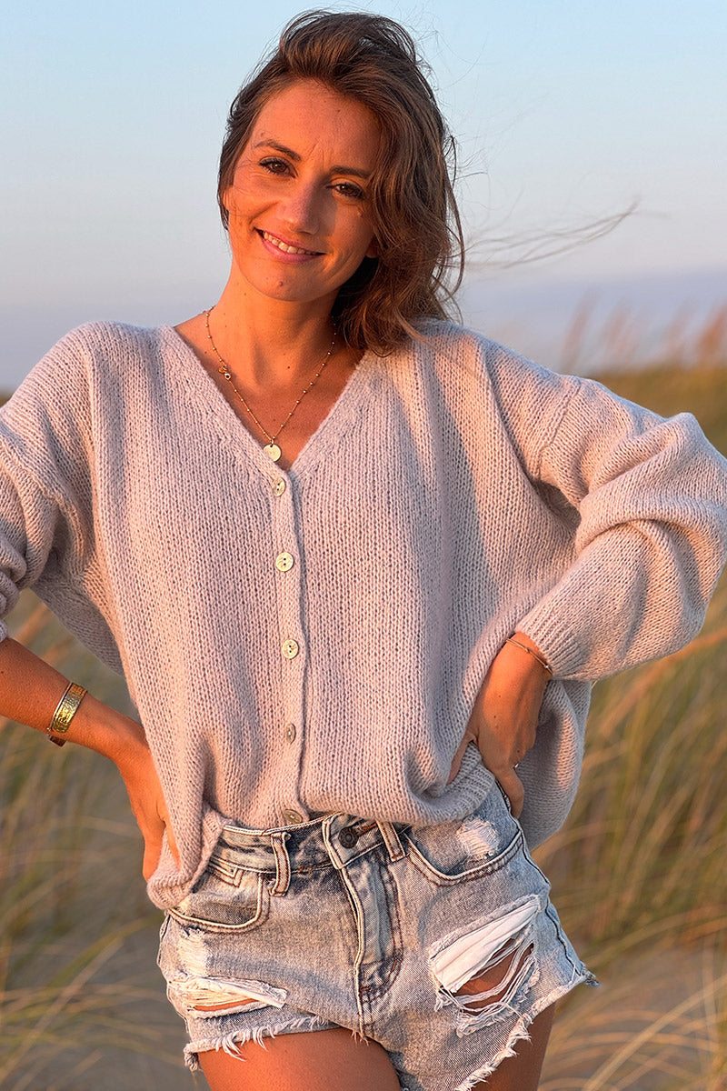 Gilet uni gris clair en maille petits boutons nacrés