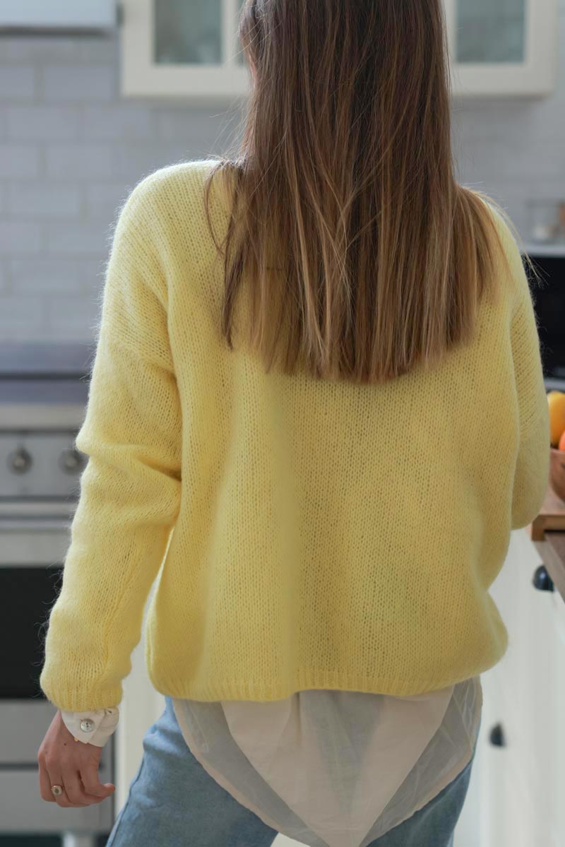 Gilet uni jaune pastel en maille petits boutons nacrés