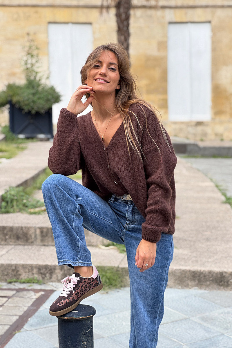 Gilet uni marron chocolat en maille petits boutons nacrés